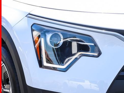 Certified 2025 Kia Niro EX FWD image 10