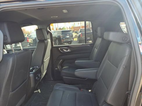 Used 2023 Chevrolet Suburban Z71 w/ Luxury Package image 10