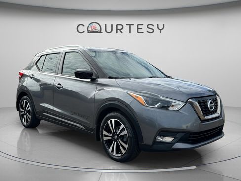 Certified 2019 Nissan Kicks SR w/ SR Premium Package FWD image 9