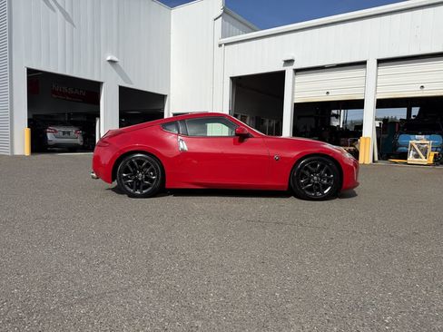 Used 2016 Nissan 370Z Coupe RWD image 8