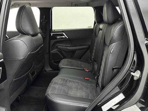 Used 2024 Mitsubishi Outlander SE Black Edition image 26