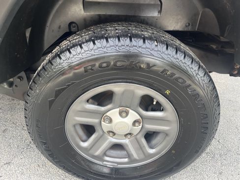 Used 2009 Jeep Wrangler Unlimited X image 21