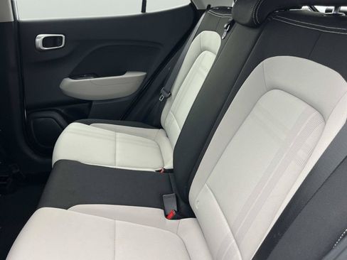 Used 2024 Hyundai Venue SEL FWD image 18
