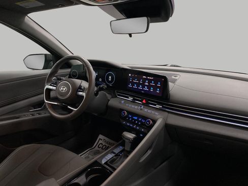 Certified 2025 Hyundai Elantra SEL FWD image 18