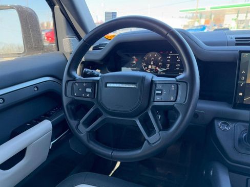 Used 2023 Land Rover Defender 130 X-Dynamic SE image 13