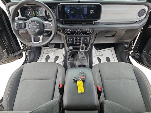 Used 2024 Jeep Wrangler Unlimited Sahara w/ Technology Group image 12