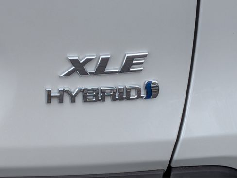 Certified 2024 Toyota RAV4 XLE Premium AWD/4WD image 10