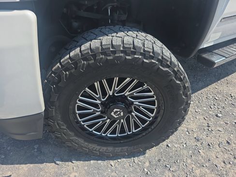 Used 2018 GMC Sierra 2500 Denali w/ Duramax Plus Package AWD/4WD image 13
