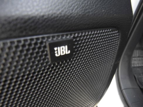 Used 2016 Toyota Tacoma Limited w/ Towing Package image 18