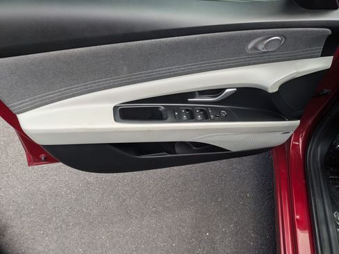 Certified 2024 Hyundai Elantra Limited FWD image 9