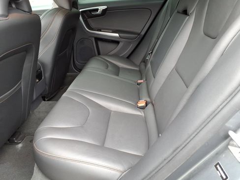 Used 2016 Volvo V60 T5 image 8