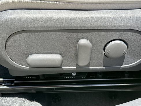 Used 2025 Hyundai Kona Limited FWD image 14