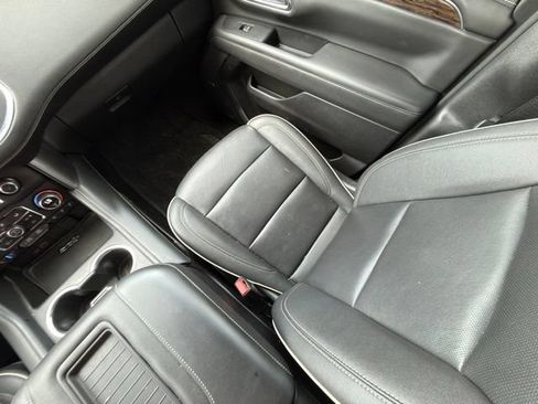 Used 2023 Chevrolet Tahoe Premier w/ Premium Package AWD/4WD image 7