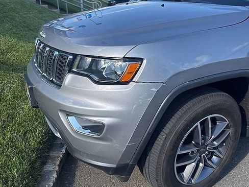 Used 2019 Jeep Grand Cherokee Limited AWD/4WD image 2
