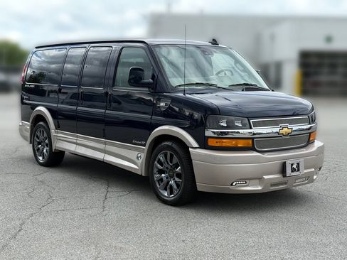 Used 2025 Chevrolet Express 2500 w/ Driver Convenience Package RWD image 13