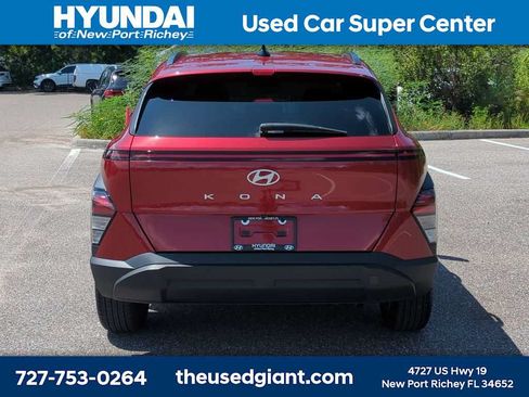 Used 2024 Hyundai Kona SEL w/ Convenience Package FWD image 4