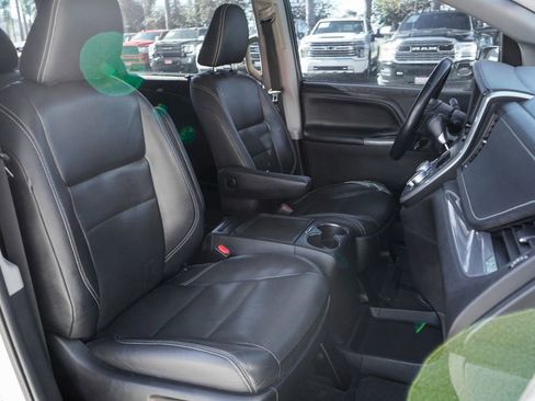 Used 2016 Toyota Sienna SE FWD image 34
