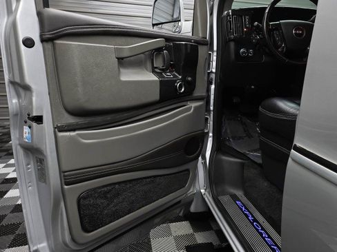 Used 2018 GMC Savana 2500 Extended w/ Enhanced Convenience Package RWD image 37