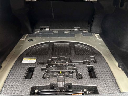 Used 2019 Toyota Camry SE FWD image 6