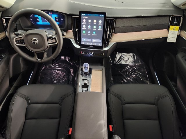 New 2026 Volvo XC90 T8 Plus w/ Protection Package Premier AWD/4WD image 4