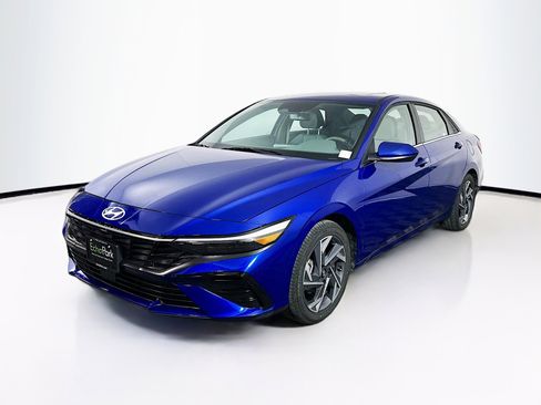Used 2025 Hyundai Elantra SEL FWD image 3
