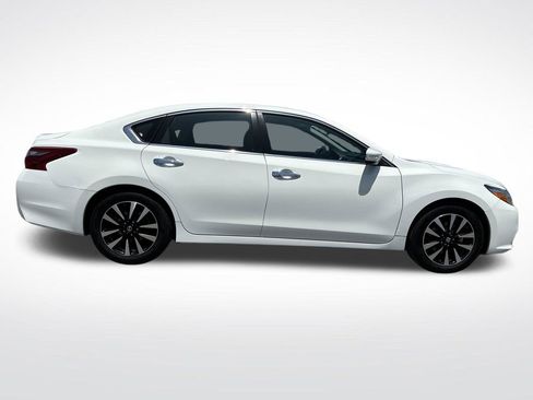 Used 2018 Nissan Altima 2.5 SL FWD image 7