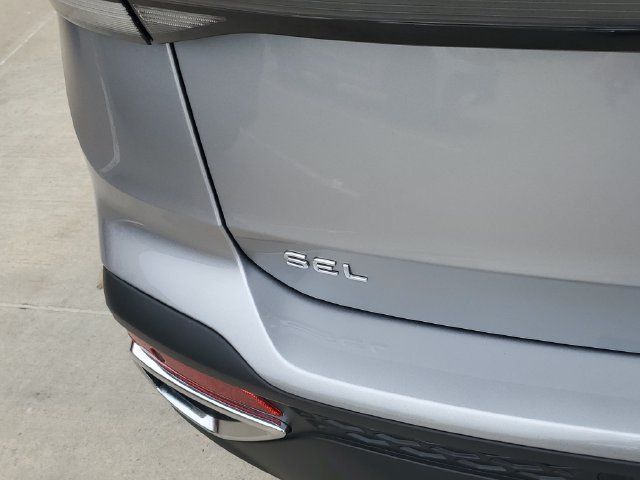 Used 2025 Volkswagen Taos SEL AWD/4WD image 7