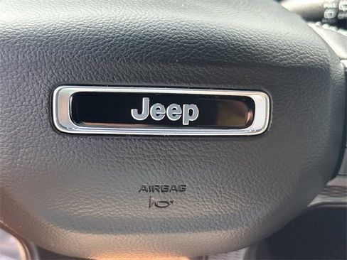 Used 2023 Jeep Grand Cherokee Altitude image 52