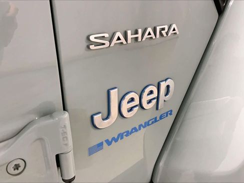 Used 2024 Jeep Wrangler Sahara w/ Technology Group image 9