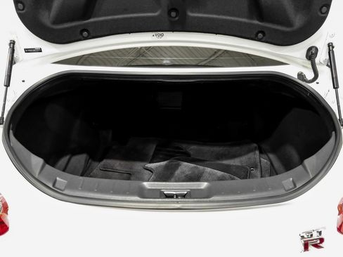 Used 2021 Nissan GT-R Premium image 45