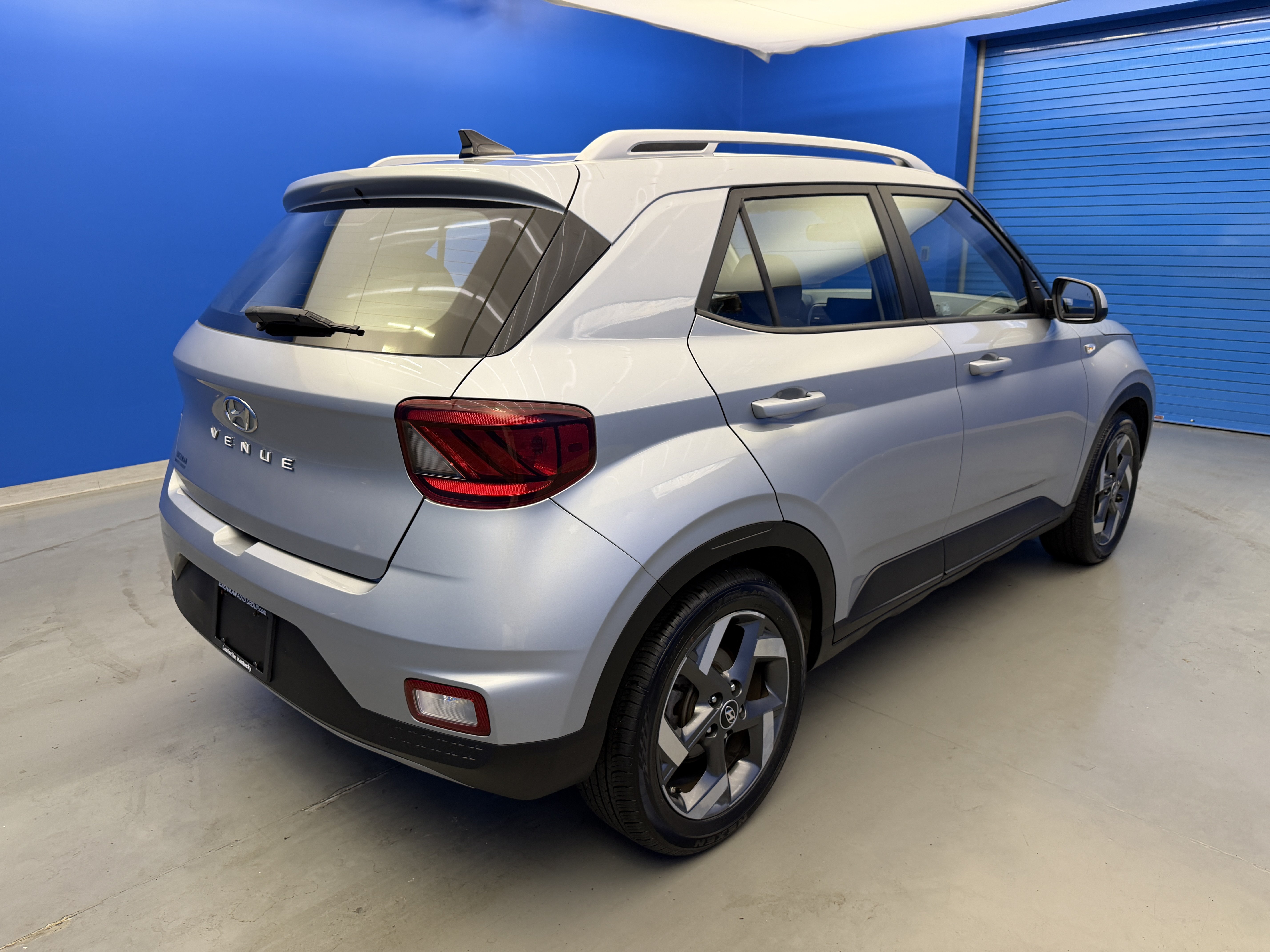Used 2021 Hyundai Venue SEL FWD image 7