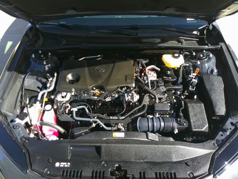 Used 2025 Toyota Camry SE image 34