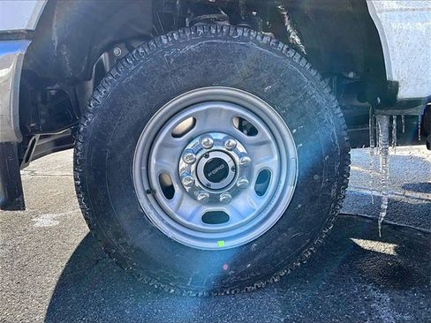 New 2026 Ford F250 XL w/ XL Chrome Package image 12