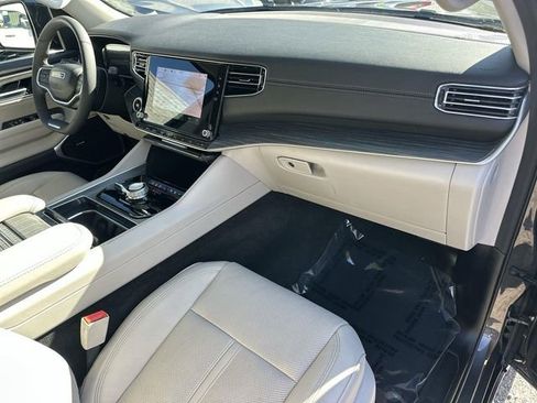 Used 2024 Jeep Wagoneer Series II image 28