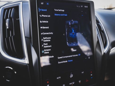 Used 2021 Ford Edge Titanium w/ Class II Trailer Tow Package image 18