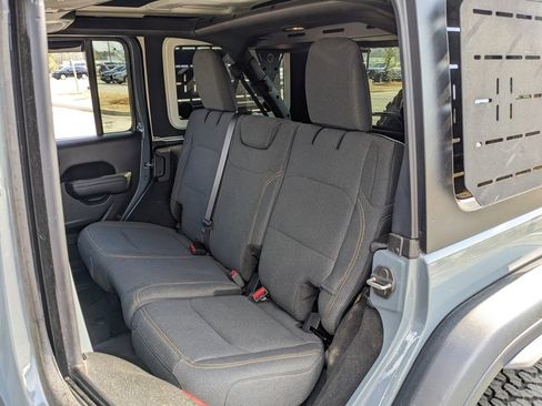 Used 2025 Jeep Wrangler Willys image 37