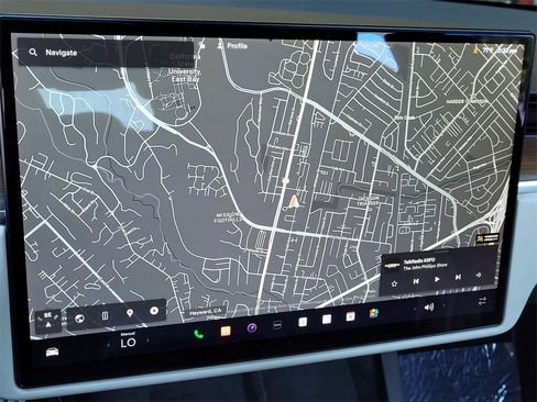 Used 2022 Tesla Model S image 19