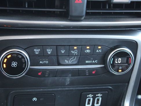 Used 2021 Ford EcoSport SE image 37