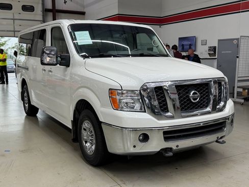 Used 2016 Nissan NV 3500 SL RWD image 1