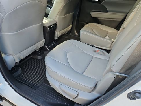 Used 2022 Toyota Highlander Limited FWD image 33