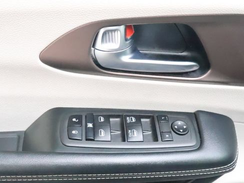 Used 2023 Chrysler Voyager LX FWD image 29