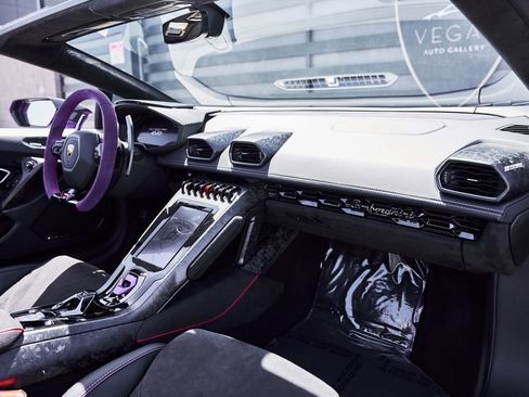 Used 2024 Lamborghini Huracan EVO image 40