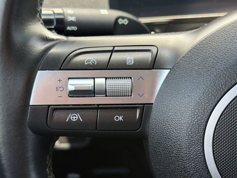 Used 2025 Hyundai Kona SEL FWD image 16