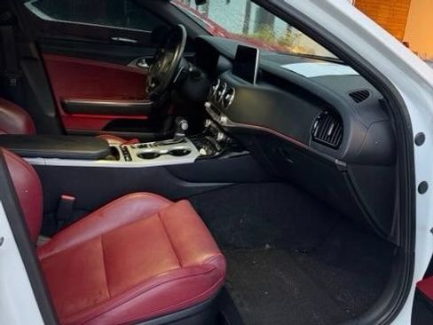 Used 2020 Kia Stinger GT1 RWD image 13