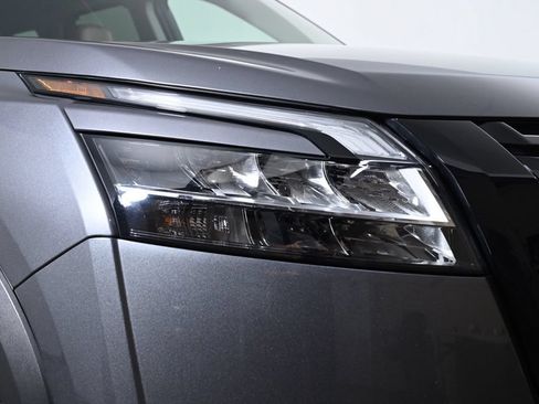 Certified 2024 Nissan Pathfinder Platinum w/ Black Appearance Package AWD/4WD image 11