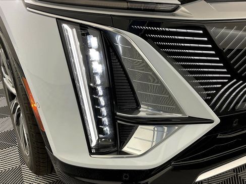 New 2026 Cadillac Lyriq Luxury AWD/4WD image 9