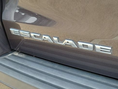 Used 2017 Cadillac Escalade Luxury RWD image 33