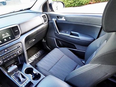 Used 2022 Kia Sportage LX image 21