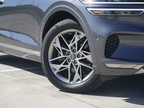 Used 2022 Genesis GV70 2.5T w/ Advanced Package image 2