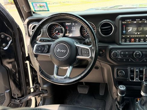 Used 2019 Jeep Wrangler Unlimited Sahara AWD/4WD image 22